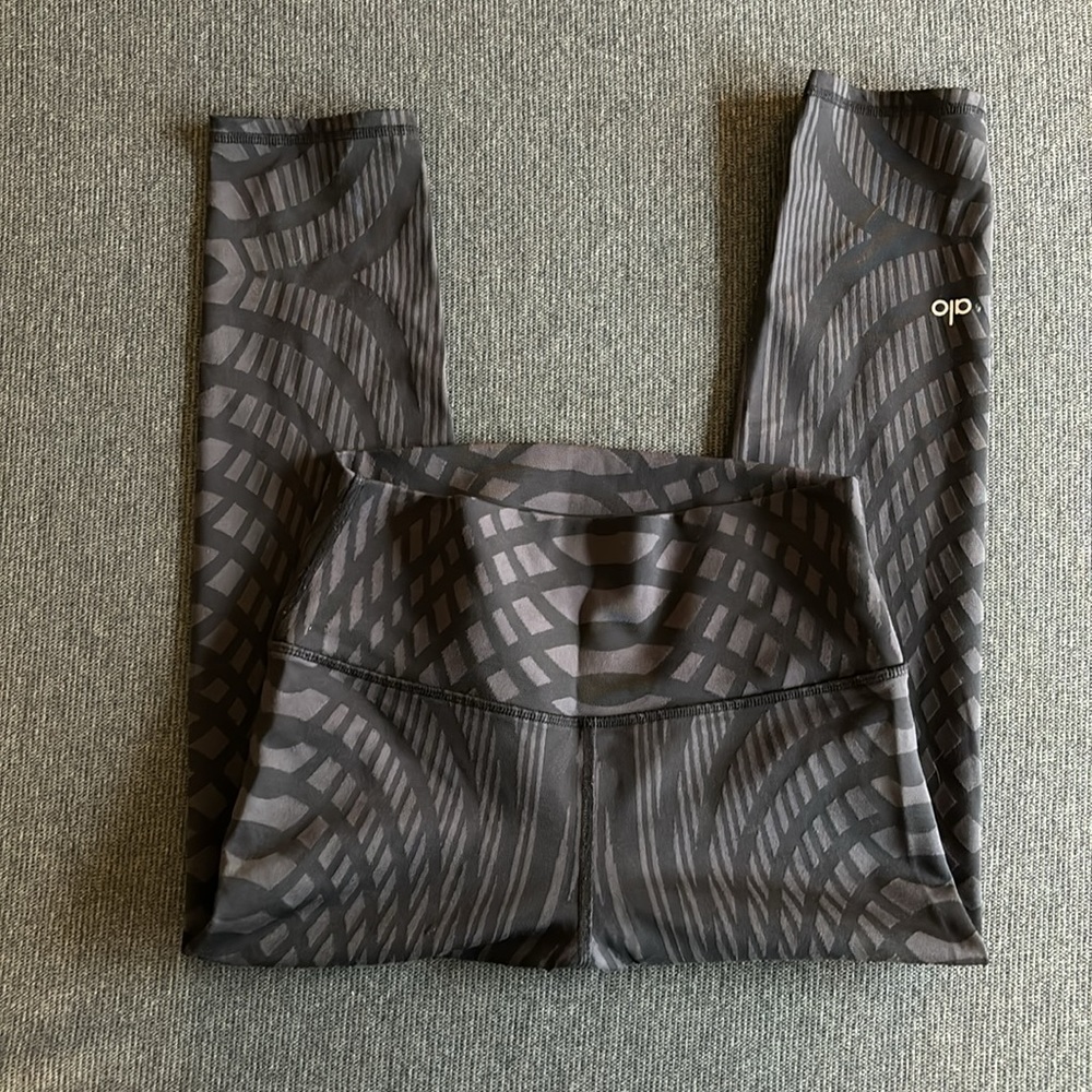 ALO Yoga Black Cropped Legging Size Medium
